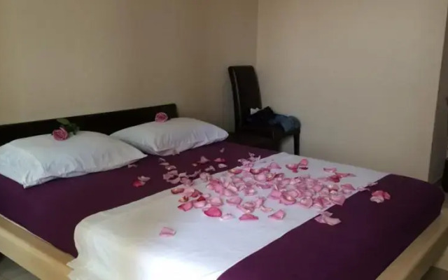 Room Ana's