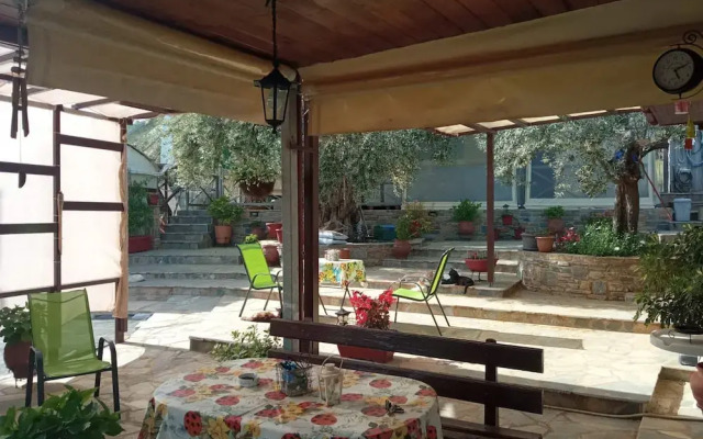 Effie's Maisonette With Detached Studio