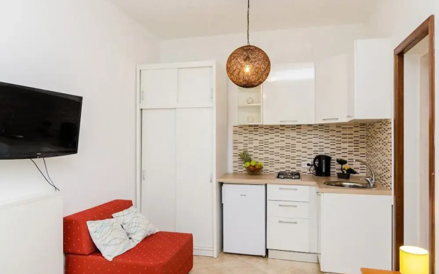 Apartments Versus- Studio Apartment With Terrace
