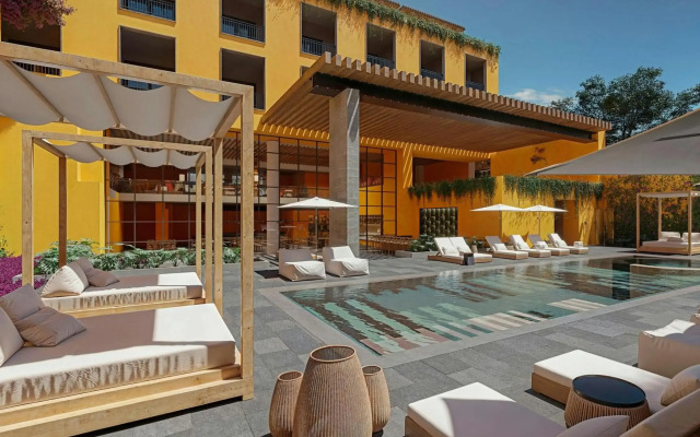 Cleviá, San Miguel de Allende, Autograph Collection