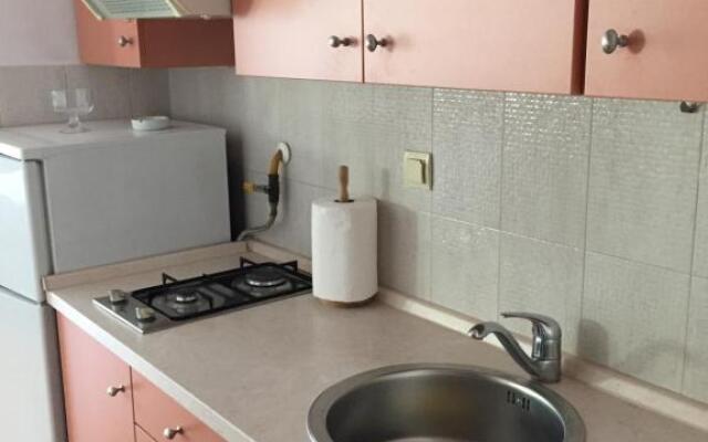 Studio apartman Lara ***