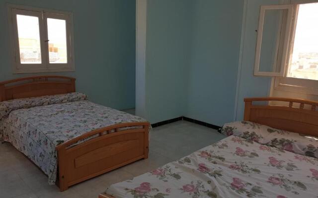 شقق ثلاث غرف بشاطئ الاصيل للايجار قرب الابيض