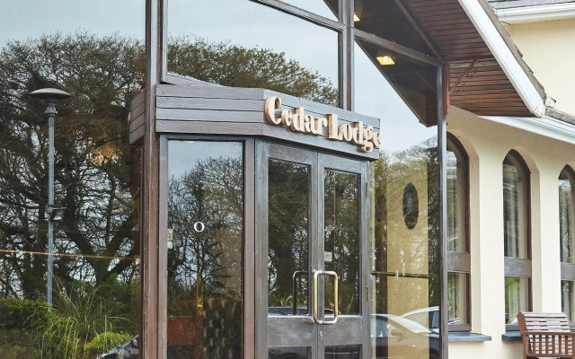 The Cedar Lodge Hotel and Restaurant