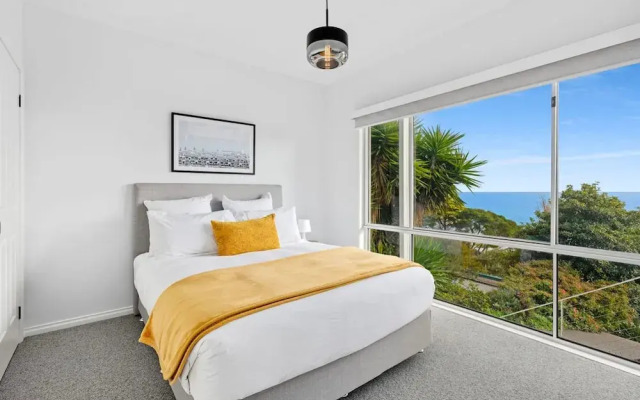 Clifftop Luxury With Spectacular Ocean Views