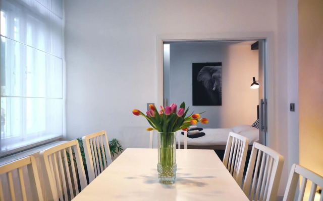 Boutique Apartment Owned by Emperor Peter The Great With 2 Balconies & Jacuzzi