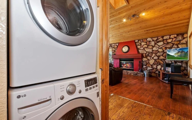 034 Menlo Suite Cabin