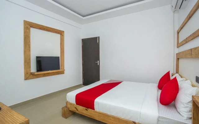 OYO 15111 Greencity Comforts