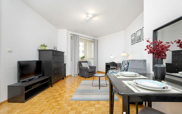 Bukowińska Apartment Warsaw by Renters