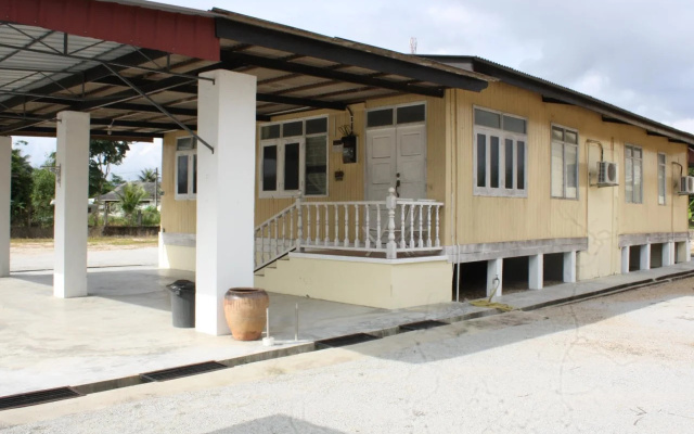 Emma Guest House Rumah Rendah