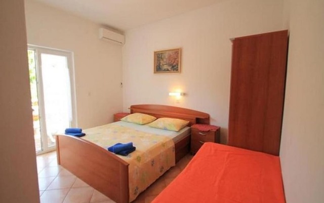 Charming Palit Kroatien Holiday House With Garden