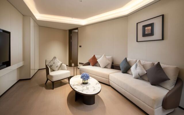 Yuexiu Hotel Guangzhou, Curio Collection by Hilton