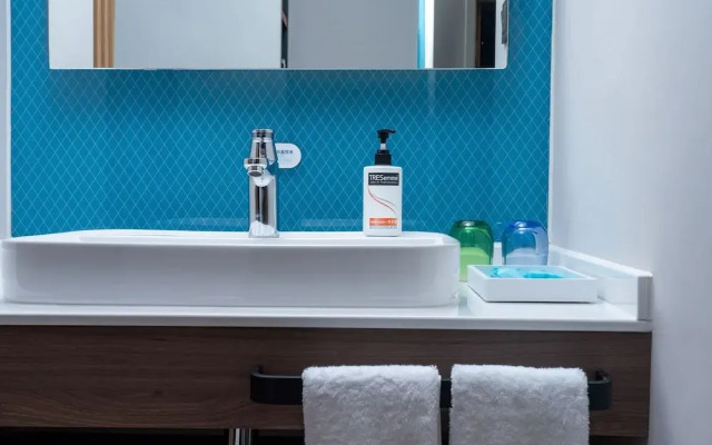 Holiday Inn Express Beihai Silver Beach