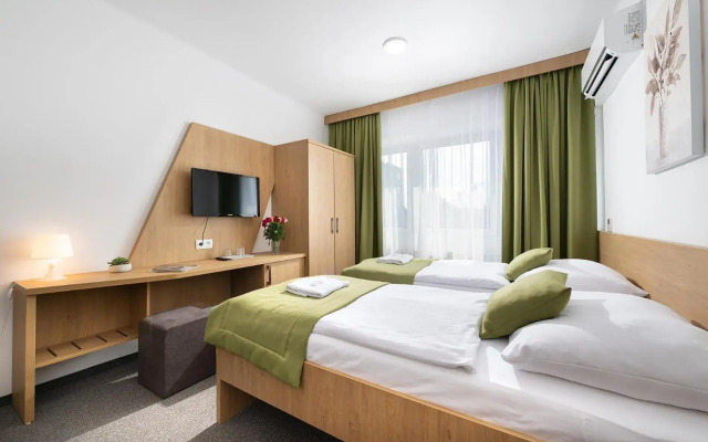 Hotel Plus
