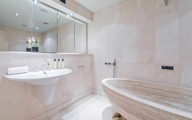 The Oscar Wilde Suite by 5STARSTAY