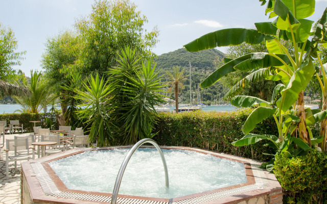 Athos Hotel