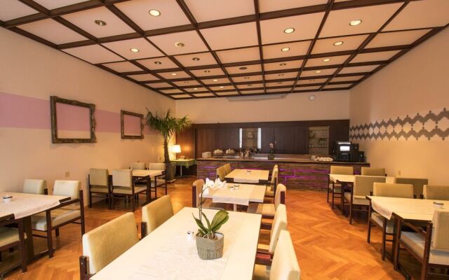 Vintage Hotel Twenty-eight