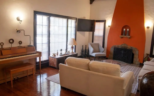 Hidden Weekend Getaway In Noho