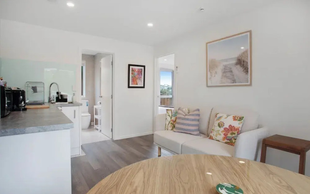 Coastal Living Retreat close to Beaches