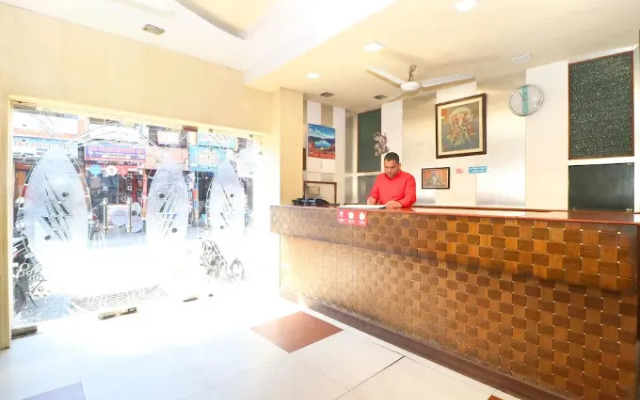 Oyo 30127 Hotel Sabina International