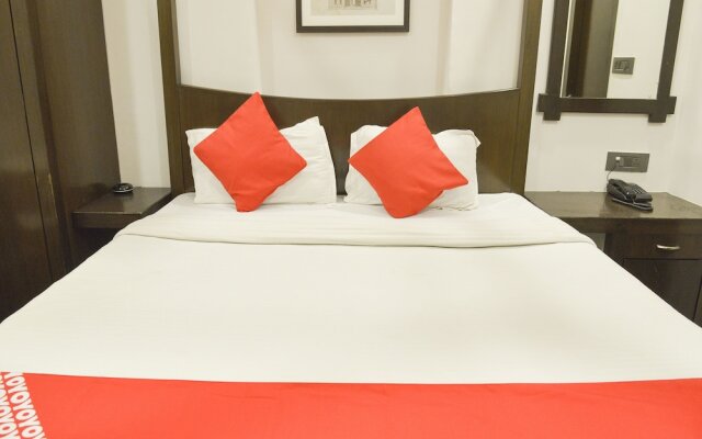 OYO Flagship 3352 Krishna Guest Lines Bagri Market