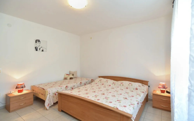 Apartment 684