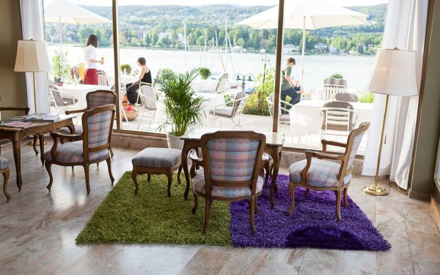 Tennis & Yacht Hotel