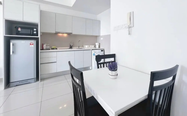 ICity Luxury Condo by Smarthome