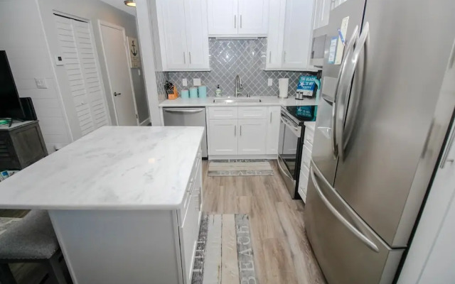 Colony Beach Club 233