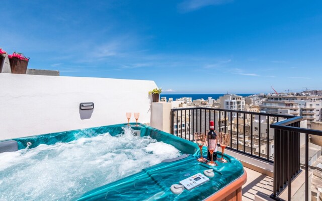 Seashells Penthouse Hot Tub Seaview by Getaways Malta