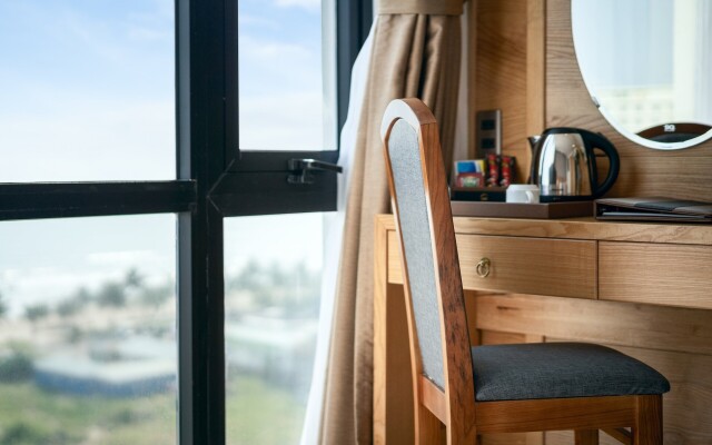 Sunny Ocean Hotel & Spa