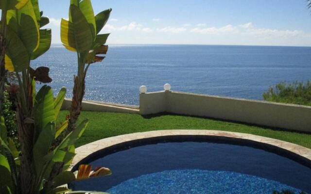 1. Meeresline Villa mit privat Pool