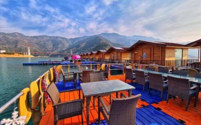 Le ROI Floating Huts and Eco Rooms