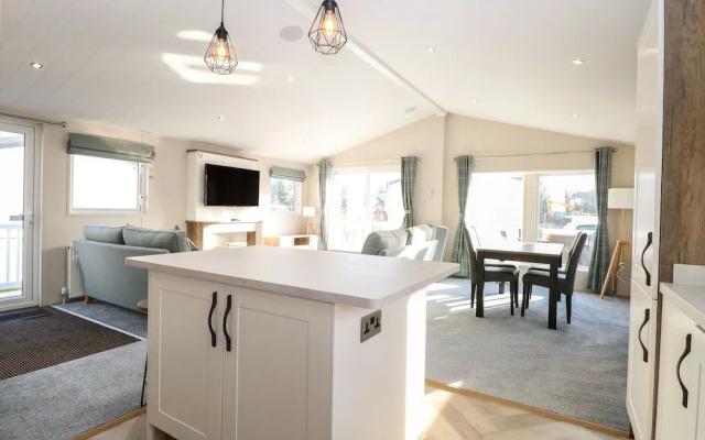 Broadland Sands Lodge