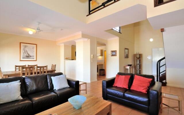 Ocean Sunsets - 2 bedroom converted warehouse apartment