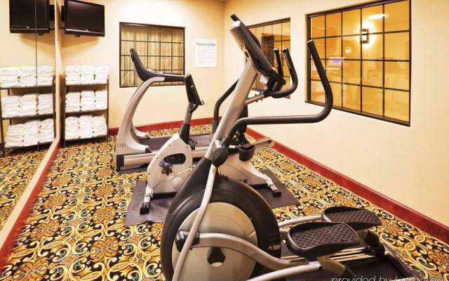 Holiday Inn Express & Suites Yukon by IHG