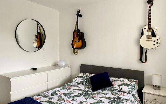 Cosy Flat - Access to City Centre/Airport/Stadiums