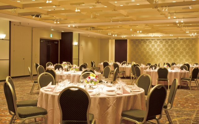 Jr-East Hotel Mets Omori