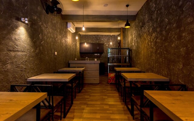 OYO 15974 Hala Residency