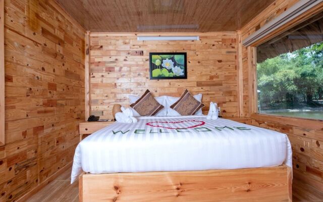 Ha Gia Ecolodge & Riverside