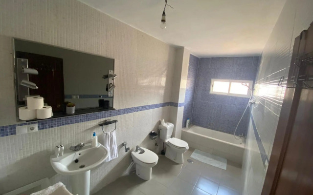 AMPLIO y CÉNTRICO APARTAMENTO CON APARCAMIENTO GRATUITO ALREDEDOR