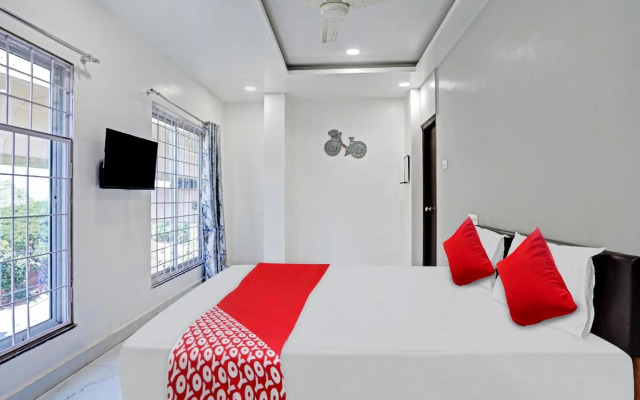 OYO Flagship 80479D Ocean Blue