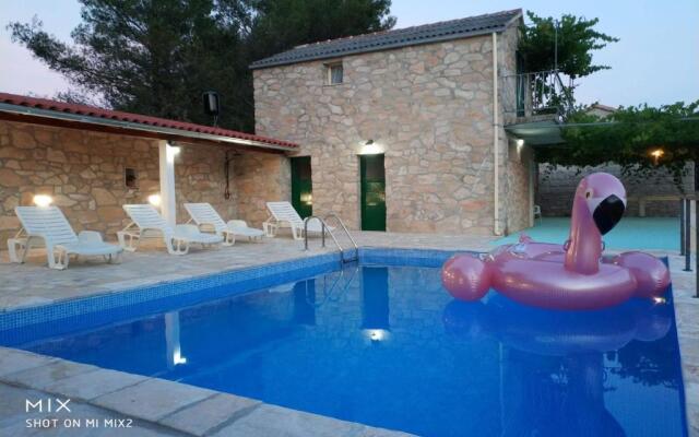 Tennis court Studio Slivje with pool