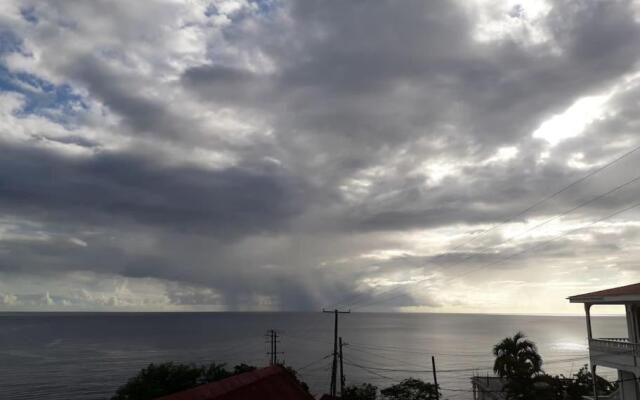 Spacious, Cozy Two Bedroom Apartment Overlooking the Beach