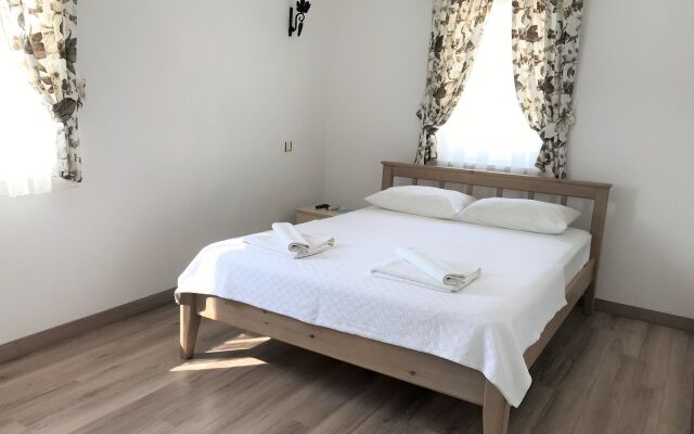 Ada Hotel
