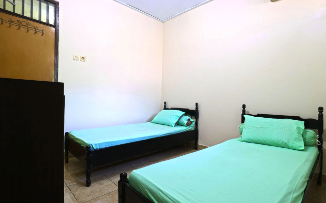 OYO 2256 Danysa Guesthouse – Guest Rooms – Jakarta