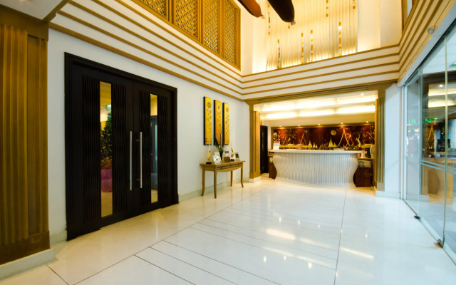 The StandardX Bangkok Phra Arthit