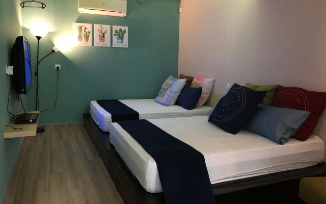 Beds In Garden Hostel – Guest Rooms – Ipoh