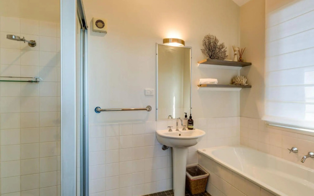 Aqua Pure at Hyams Beach 4pm Check Out Sundays