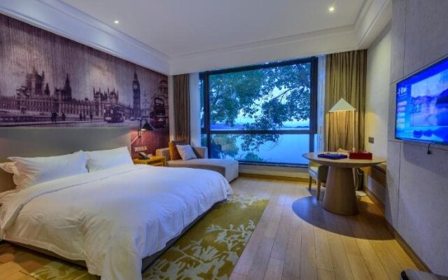 Warm Island Resort