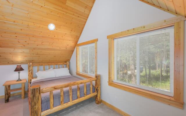 Cascades Adventure Cabin 2 Bedroom Home by NW Comfy Cabins by RedAwning